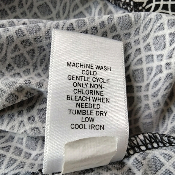 Banana Republic Chic V-Neck Tank w/Flattering Cinched Waist Size XS - Picture 5 of 8